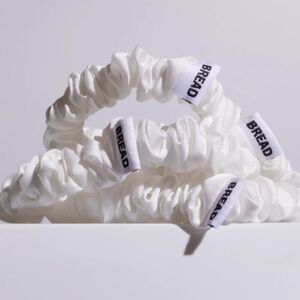 Bread Beauty Supply White Mini Scrunchies